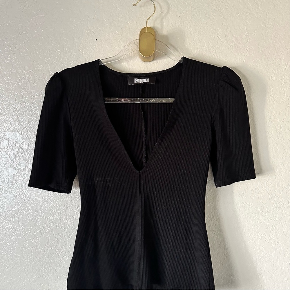 Reformation black ribbed deep plunge v neck top size XS - Picture 3 of 9